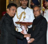 Kamal Haasan receiving his Padma Bhushan from the President