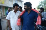 Vijay Sethupathi Promotes Pannaiyarum Padminiyum