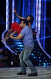 Salman promotes Big Boss on sets of Jhalak Dikhhla Jaa