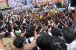 THALAIVA COMES IN GOLDEN CHARIOT - FULL SWING FANS CELEBARATIONS