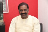 Vairamuthu watches Inam