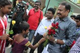 Venkat Prabhu makes children happy on his birthday