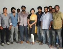 Kadhalum Kadanthu Pogum (aka) Kadhalum Kadanthu Pogum