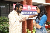 Kadhalum Kadanthu Pogum (aka) Kadhalum Kadanthu Pogum
