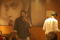 Kadhalum Kadanthu Pogum (aka) Kadhalum Kadanthu Pogum