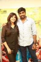 Kadhalum Kadanthu Pogum (aka) Kadhalum Kadanthu Pogum