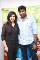 Kadhalum Kadanthu Pogum (aka) Kadhalum Kadanthu Pogum