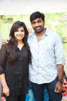Kadhalum Kadanthu Pogum (aka) Kadhalum Kadanthu Pogum