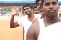 Naanum Rowdy Dhaan (aka) Naanum Rowdy Thaan