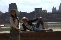 Om Shanti Om (aka) Om Shanti Om