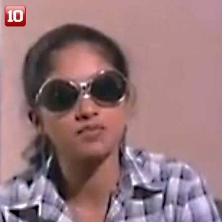 Nadia’s See-through Glasses (Poove Poochooda Vaa) – 45 Votes