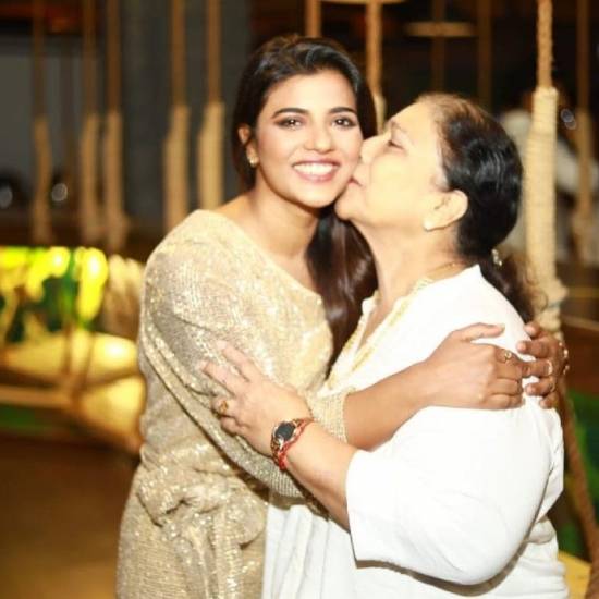 Aishwarya Rajesh With Her Mom