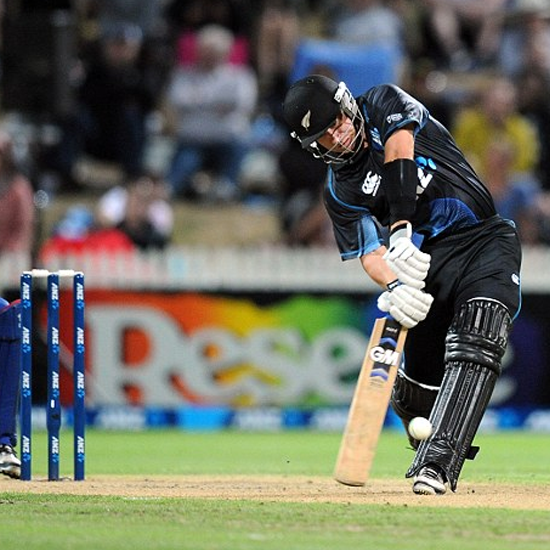 Nathan McCullum hits Rangana Herath- Sri Lanka vs New Zealand, Hambantota, 2013