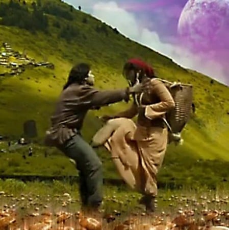Anushka knees Arya (Irandaam Ulagam)