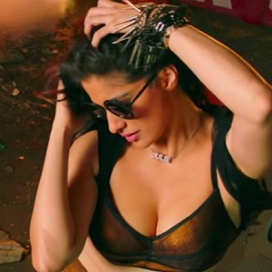 Raai Laxmi's Julie 2 Title Track Video Song | Freaking hot