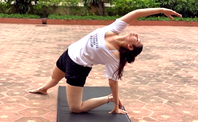 Popular actress' intense yoga routine viral pics gives major fitness goals ft Tamannaah