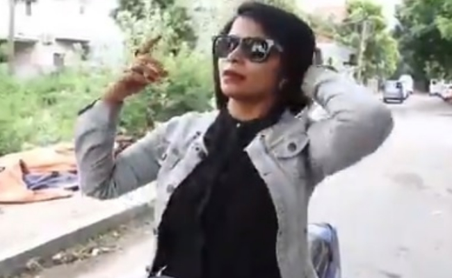 பைக் ஓட்டி அசத்தும் பிக்பாஸ் நடிகையின் வீடியோ | BiggBoss Fame Actress Madhumitha bike riding video goes viral