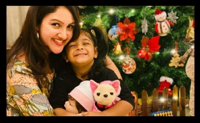 Pictures of actress Sridevi Vijayakumar with daughter go viral