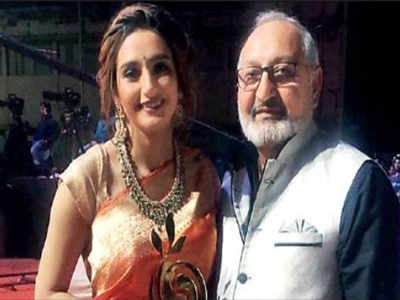 Ragini Dwivedi father in tears Cops didnt find any drugs