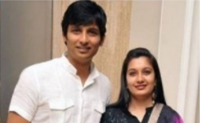 ஜீவா மனைவியுடன் லேட்டஸ்ட் போட்டோ | Actor Jiiva's latest click with his wife goes viral