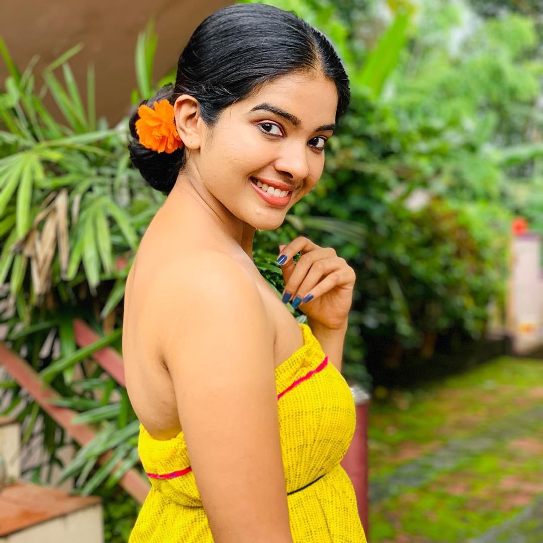 Popular Vijay TV serial actress confirms testing positive for Covid 19, Aranmanai Kili’s Janu aka Monisha