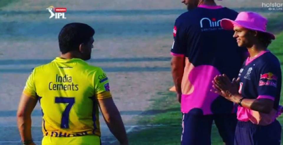 yashasvi jaiswal gesture towards msdhoni rajasthan royals debut
