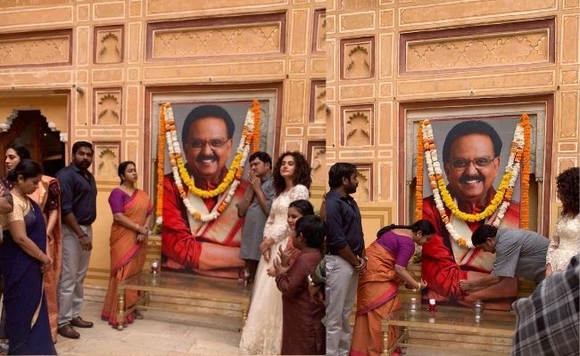 Vijay Sethupathi, Taapsee and team pay respects for SPB in this way at Annabelle Subramaniam sets