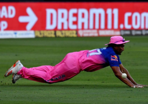 rahul tewatia shouts at robin uthappa for dropping padikkal catch