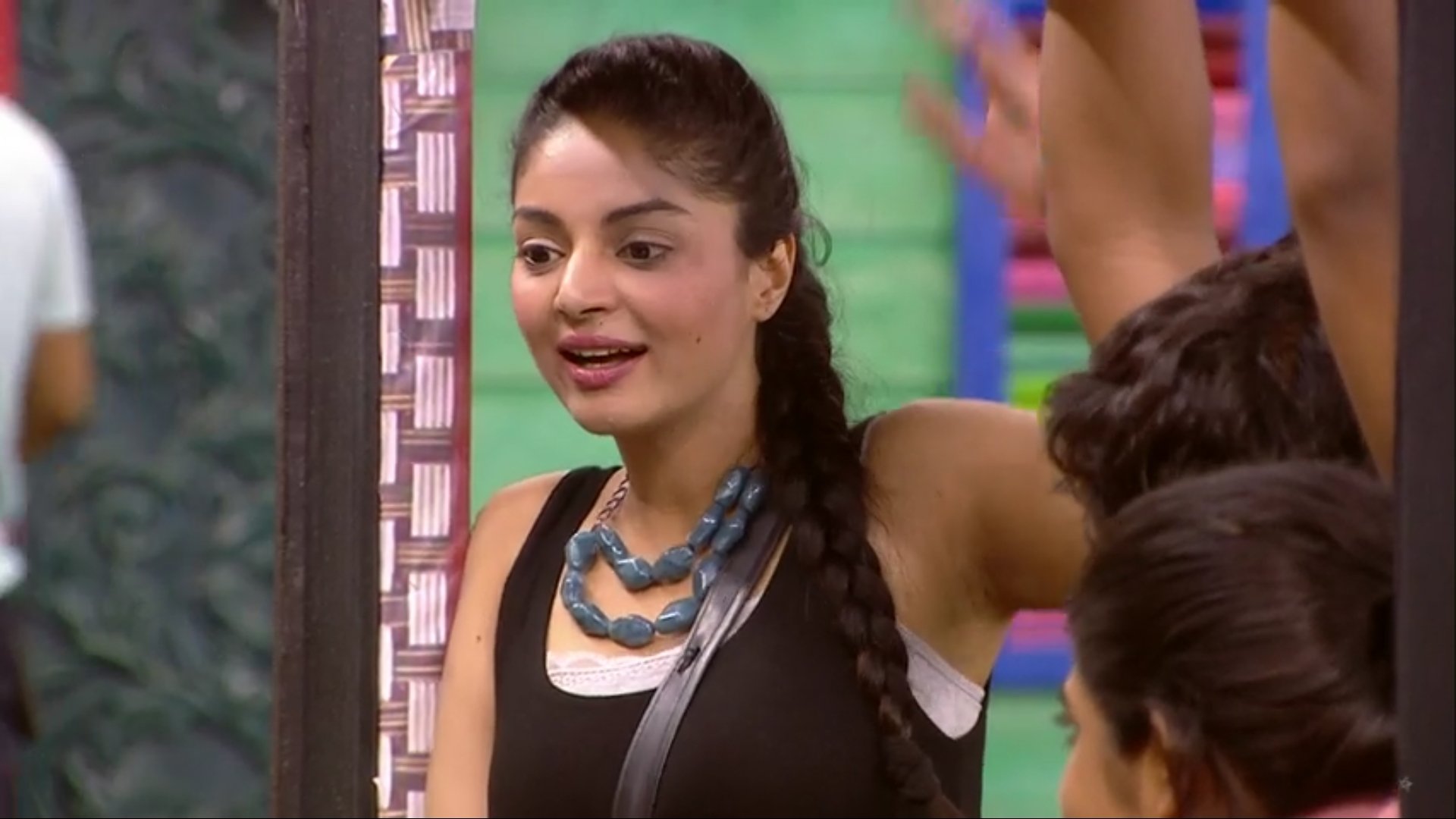 Sanam Shetty's true character revealed; viral video by popular actress Sindhu of Angadi Theru fame