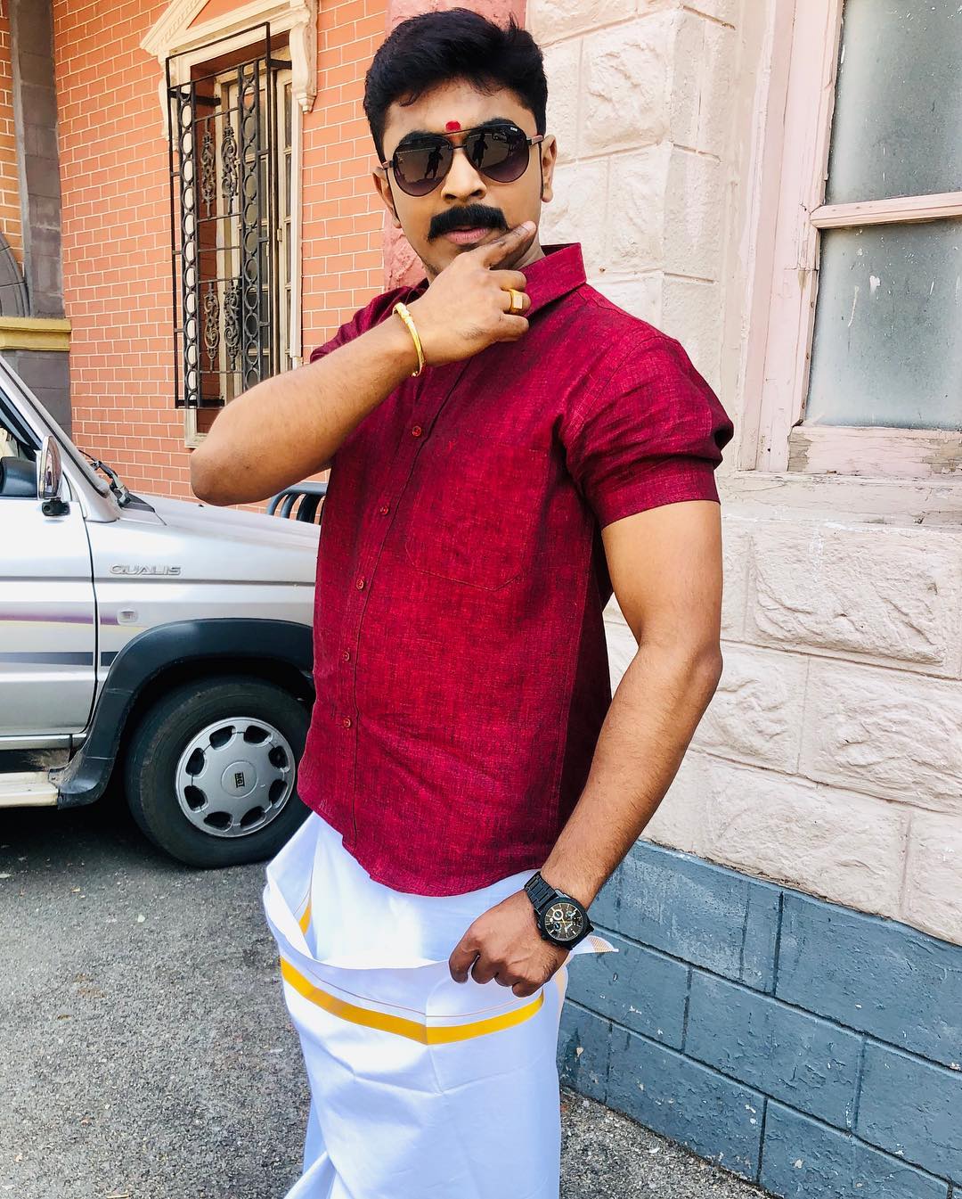 Did this Vijay TV star confirm entering Bigg Boss Tamil 4 as a wildcard entrant? ft Azeem