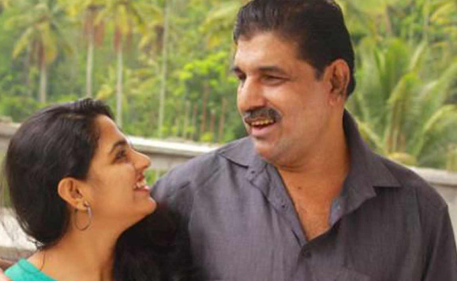 பிரபல நடிகையின் அப்பா காலமானார் | Popular tamil actresses father passes away