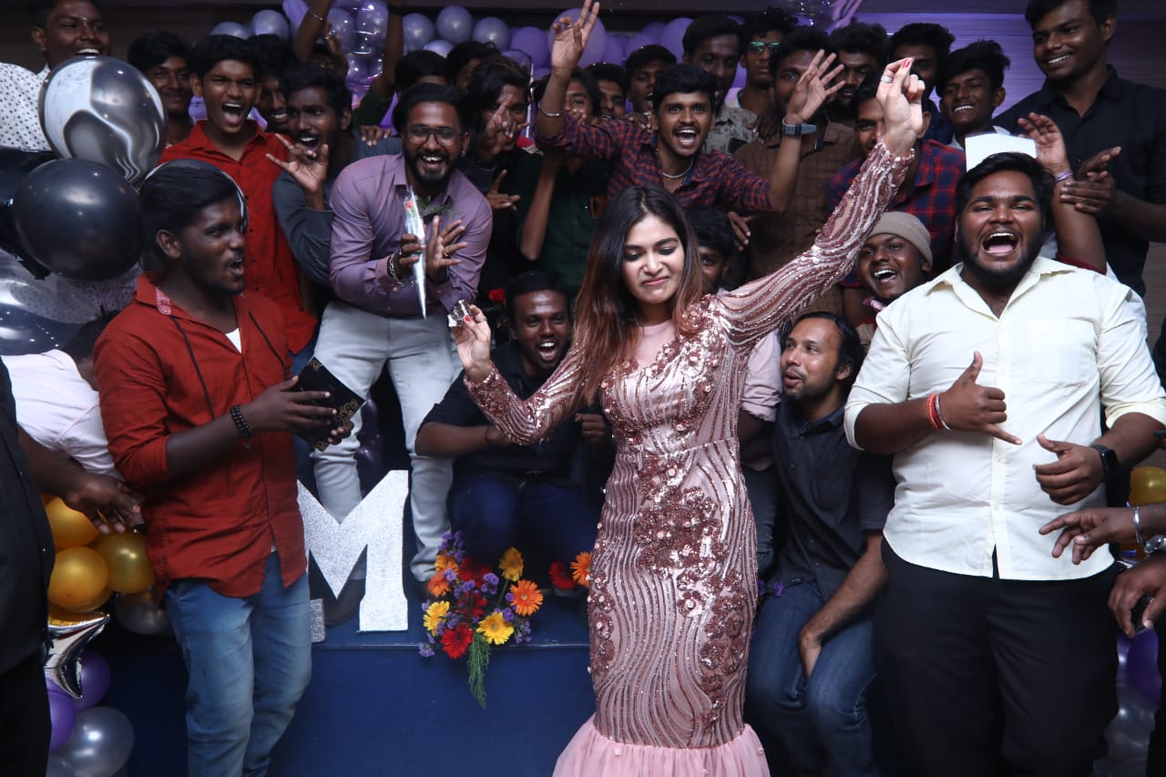 1 Million Instagram followers Dharsha Gupta celebrates with fans 