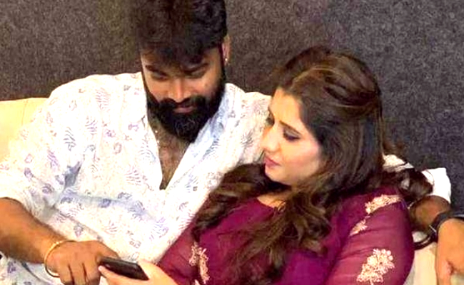 vijay tv anchor priyanka husband photo விஜய் டிவி ஆங்கர் பிரியங்கா கணவரை