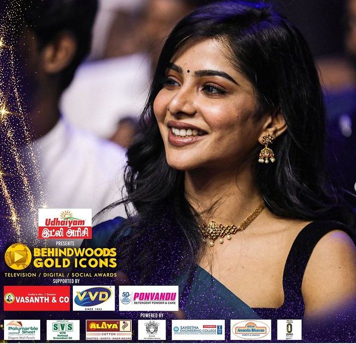 Behindwoods Gold Tv & Digital Awards gorgeous Pavithra 