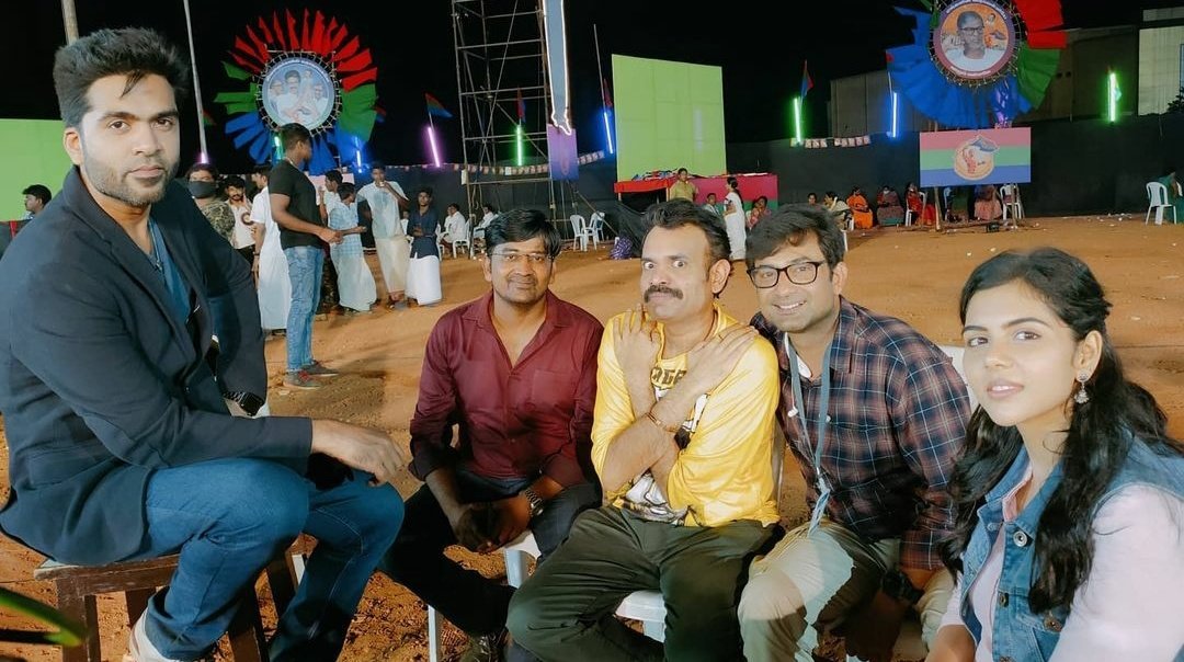 Director Venkat Prabhu shares STR’s unseen side from Maanaadu shooting spot; viral pics