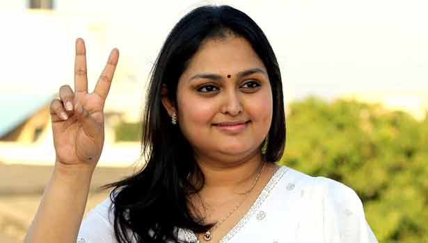 actress vindhya reacts after seen her demise poster by unknown 