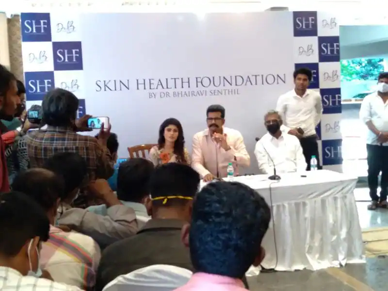 Dr Bhairavi explains over raiza face treatment video