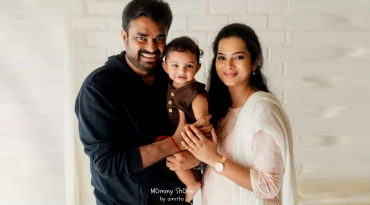 Thalaivi director Vijay’s cutest pic with son and wife is sure to win your hearts; viral pic