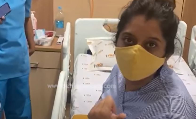 vijay tv anchor priyanka at hospital pics fans shocked 