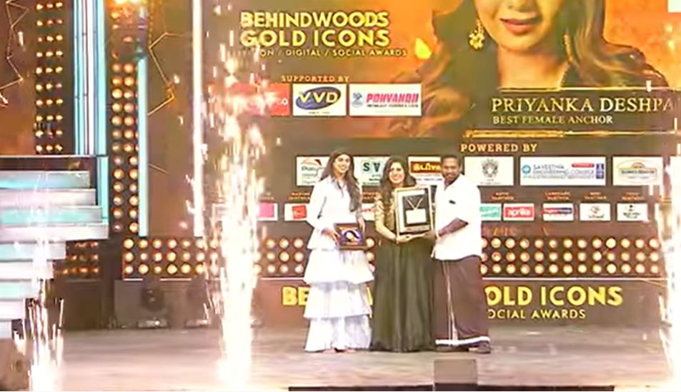 Behindwoods Gold Icons VJ Priyanka Singing rocking video
