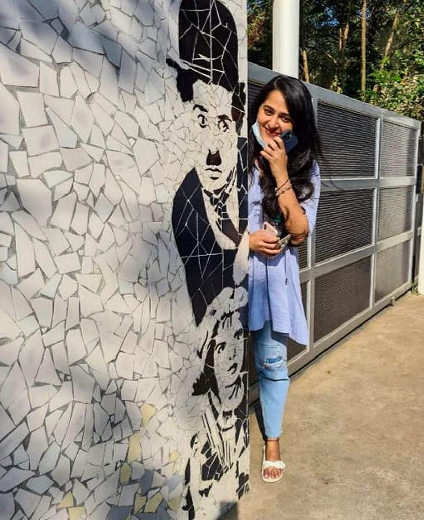 Anushka Shetty's casual pic has become the latest online sensation; viral