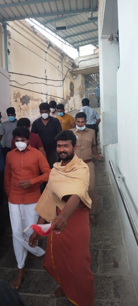 Amidst busy schedule Sivakarthikeyan takes time to visit this popular shrine; pic goes VIRAL; Fans thrilled