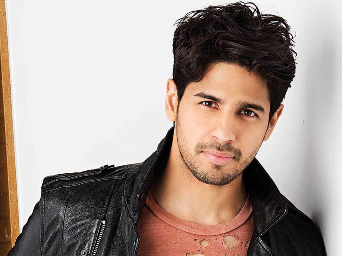 Woah - This popular Bollywood hero plans to make his Tamil debut soon? - Deets