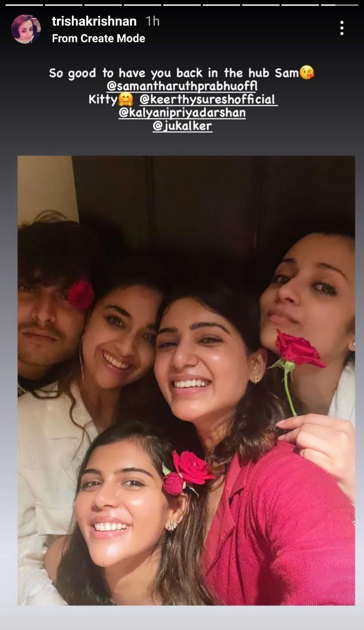 Wow! What a rare picture!! Samantha and three top heroines come together to storm the internet