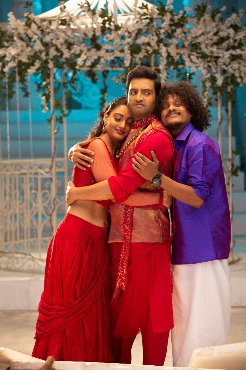 Santhanam pugazh starrer 'Sabhaapathy' movie turns Color ful