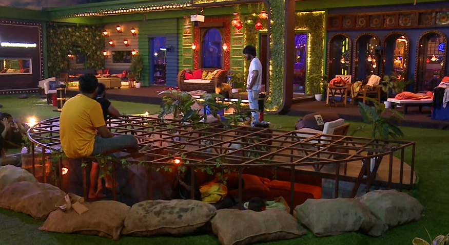 Big FIGHT breaks out between Pavani & Akshara in BB house! Fans divided!! - What happened
