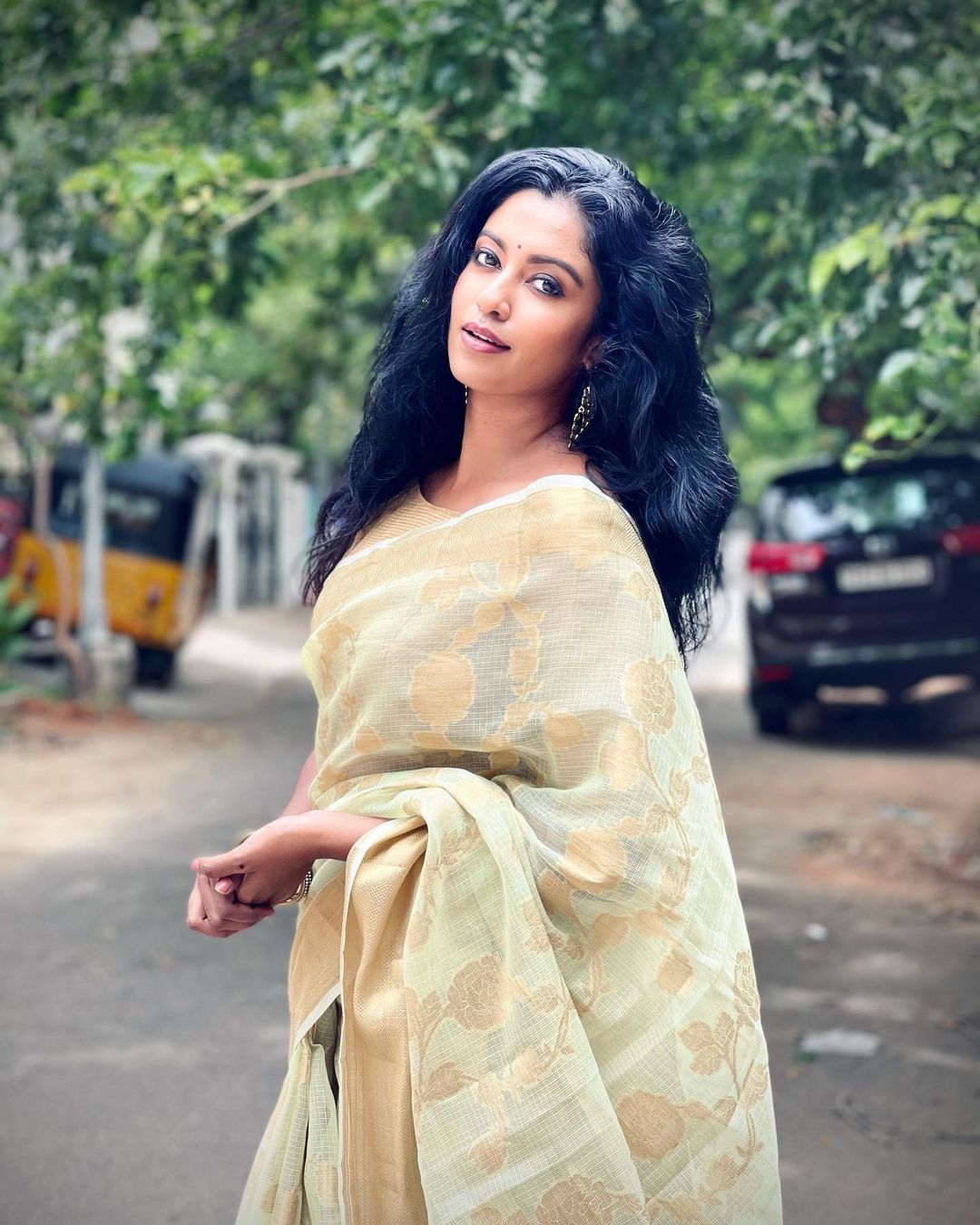 Roshni Hariypriyan likely to quit Bharathi Kannamma serial? Fans in shock! Is this the reason?