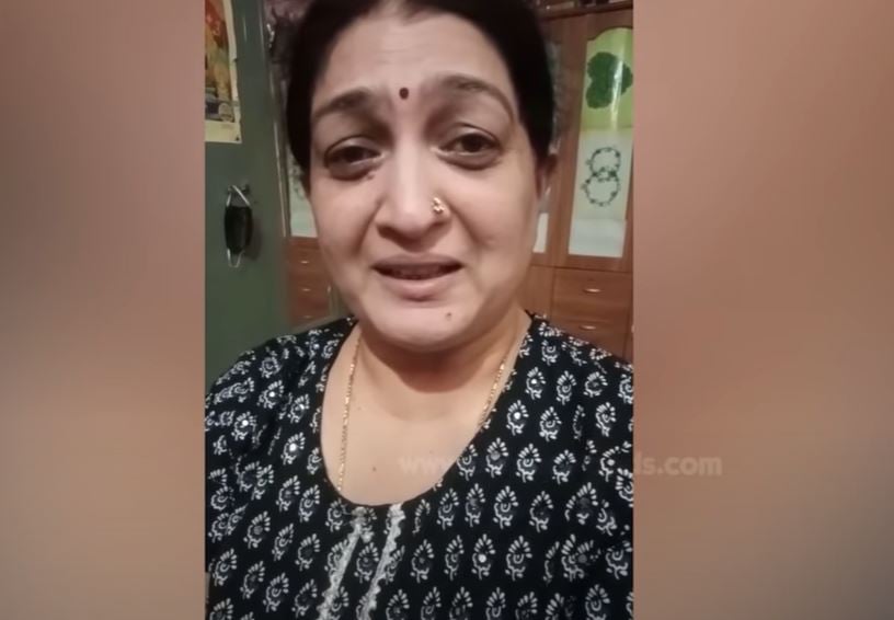 tamil tv serial actress cries after her character replaced video