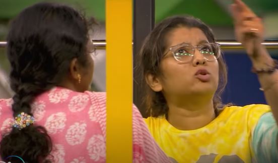 priyanka thamarai selvi dispute started in bus task biggboss5