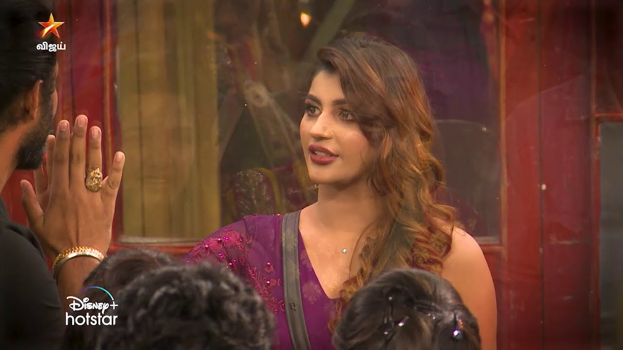 after recover from car accident Yashika Anand enters biggboss